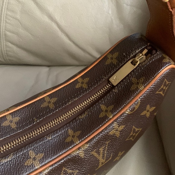 ❣️❣️❣️LOUIS VUITTON
Monogram Croissant PM/MM❣️❣️❣️ - Picture 14 of 17